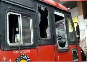 एसटी बसवर दगडफेक; चालक जखमी