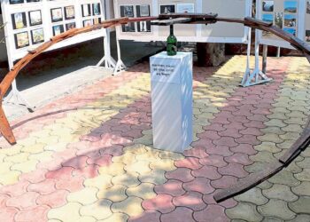 एक कोटी किंमतीची कलाकृती