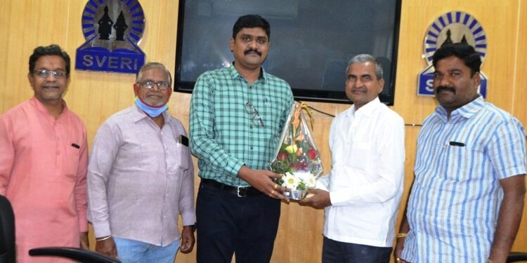 स्वेरीतील मिलिंद कुलकर्णी यांना पीएचडी