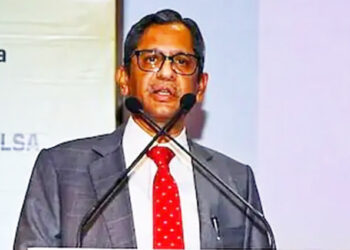 विधी व्यवसाय हा समाजाच्या सेवेसाठी आहे