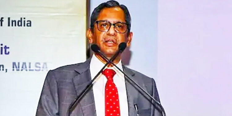 विधी व्यवसाय हा समाजाच्या सेवेसाठी आहे