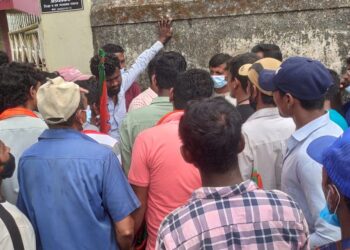भाजपाच्या मोर्चात भाडोत्री गर्दी; हिशोब ठेवताना कार्यकर्त्यांची तारांबळ