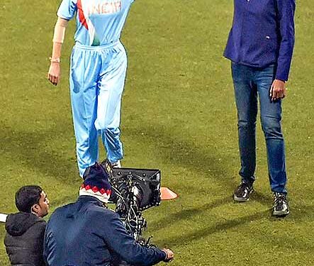 अनुष्का शर्माची आणखी एक फिफ्टी