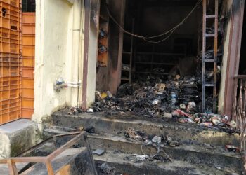 शॉर्टसर्किटमुळे दुकान भस्मसात