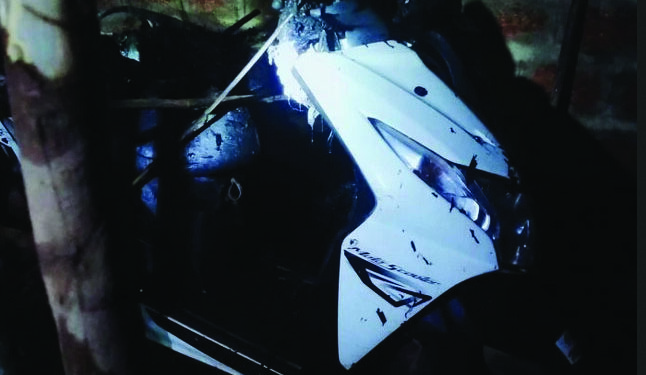 एकतर्फी प्रेमातून जाळल्या दुचाकी