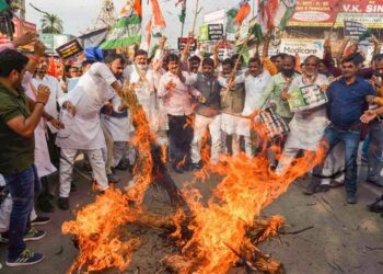 28 नोव्हेंबर, चलो आझाद मैदान…