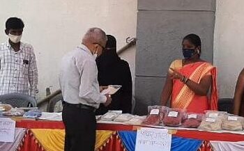 बचतगटांच्या पदार्थांचे प्रदर्शन व विक्री