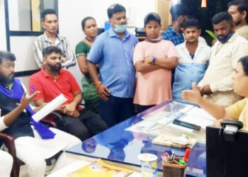 वाळीत कुटुंबियांना न्याय देण्याची मागणी