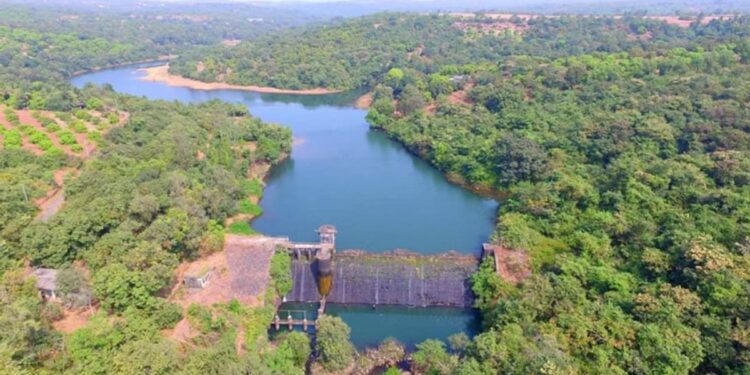 जिल्ह्यातील पानवल धरणाला गळती