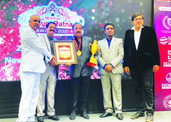 डॉ.संजय पोतदार यांना उद्योग रत्न पुरस्कार