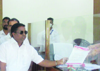 शेतकर्‍यांना तातडीने नुकसान भरपाई मिळावी