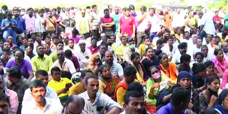 एसटी कामगारांच्या घोषणांनी आझाद मैदान दुमदुमले