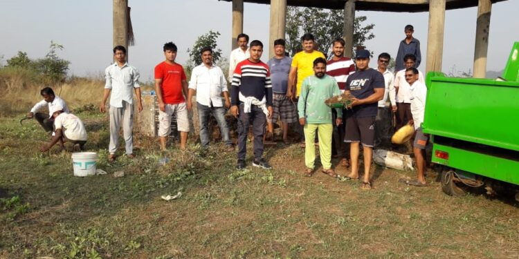 माजगांवच्या स्मशानभूमीत स्वच्छता अभियान