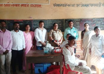 आदिवासी वाड्यांवर लसीकरण शिबीर