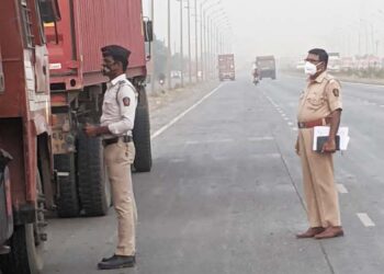 महामार्गावर पार्कींग करणार्‍यांवर कडक कारवाई