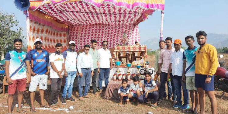 वेळवली येथे टेनिस क्रीकेट स्पर्धेला सुरुवात