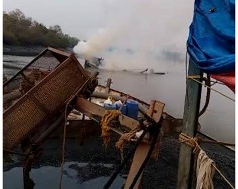 खारघर खाडीमध्ये अनधिकृतपणे वाळू उपसा करणाऱ्यांवर जिल्हा प्रशासनाची धडक कारवाई