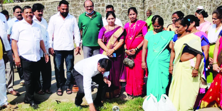 डाऊर नगर येथील अंगणवाडीचे भूमिपूजन