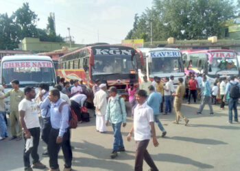 एसटीच्या मार्गावर 15 हजार खासगी वाहने