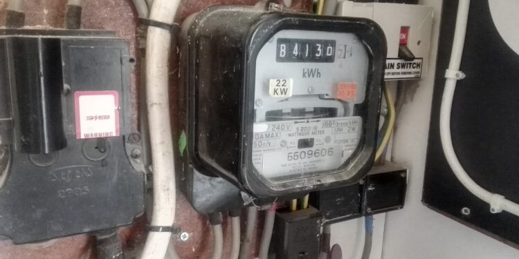 कुडाळला एकाचवेळी 20 वीजमीटरमध्ये शॉर्टसर्किट