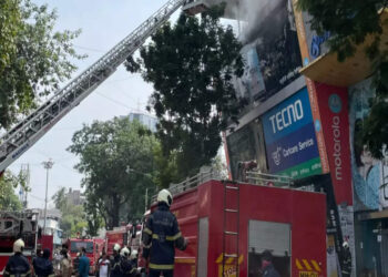 विलेपार्लेतील मॉलला आग