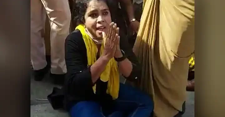 एसटी संप चिघळतोय! महिला कर्मचार्‍यांचा आत्मदहनाचा प्रयत्न