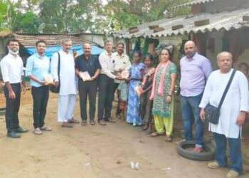 वनवासी वाड्यांवर फराळ वाटप