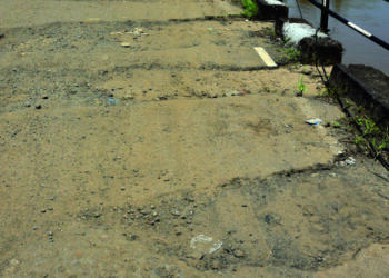 नेरळ-कळंब रस्त्यावर खड्ड्यांची जत्रा