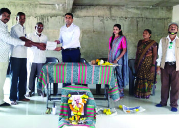 आदिवासी समाजाचे प्रश्‍न सोडवा