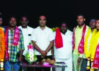 बीड जिल्हयात तरूणांचा शेकापमध्ये प्रवेश