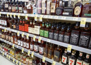 विदेशी मद्यावरील एक्साइज ड्युटीत 50 टक्क्यांची कपात