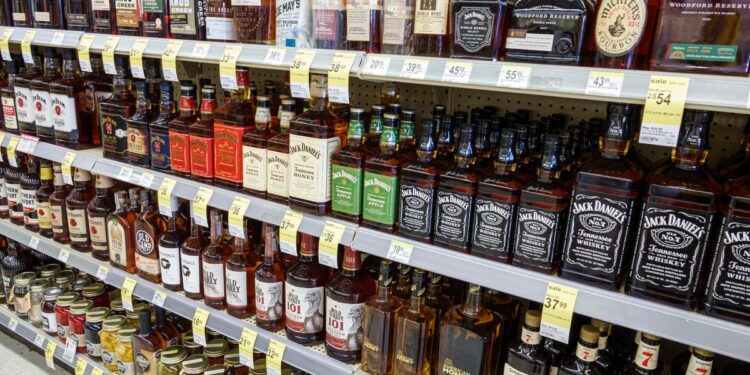 विदेशी मद्यावरील एक्साइज ड्युटीत 50 टक्क्यांची कपात