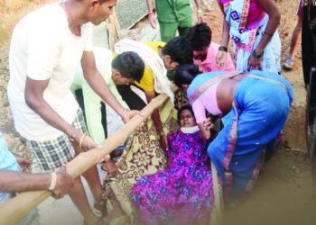 महिलेची बाळंतपणासाठी धावपळ