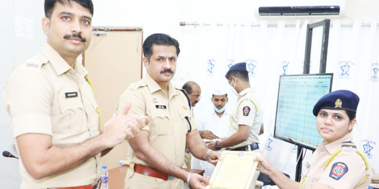 कर्जत पोलिसांचा मुख्यालयात सत्कार