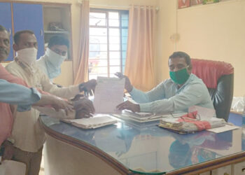 बळीराजा संघटनेतर्फे तहसीलदारांना निवेदन