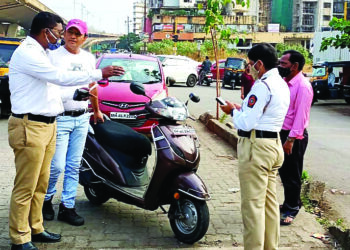 सिग्नल तोडणार्‍या वाहनचालकांवर कारवाई