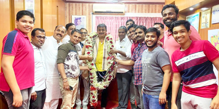 नगराध्यक्ष डॉ. प्रशांत नाईक यांच्यावर सत्काराचा वर्षाव