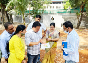 महात्मा गांधी उद्यानाची प्रितम म्हात्रे यांनी केली पाहणी