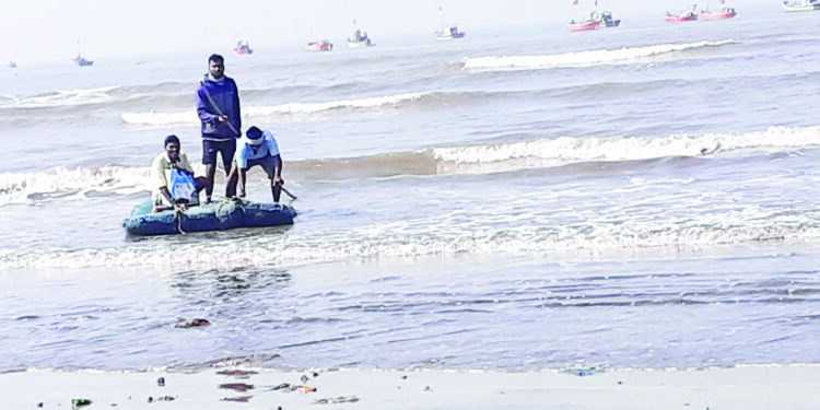 जेट्टीअभावी मच्छीमारांचे हाल