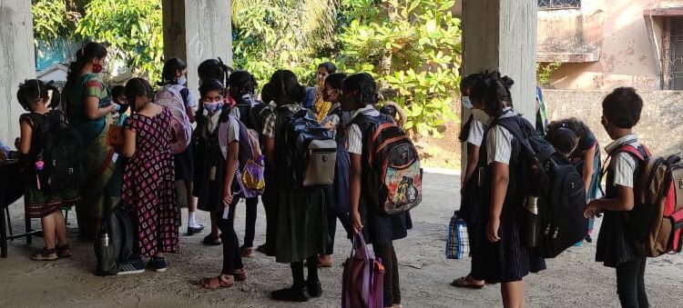 केळकर विद्यालयात पहिली ते चौथीचे वर्ग पहिल्याच दिवशी भरले