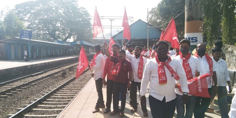 मुंबईतील महापंचायतसाठी 300 कार्यकत्याची हजेरी