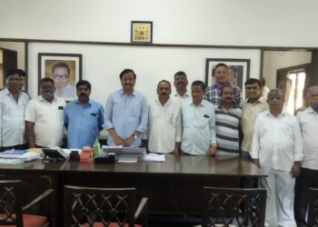 सुतारवाडी ग्रामस्थांनी खा. सुनील तटकरे यांची घेतली भेट