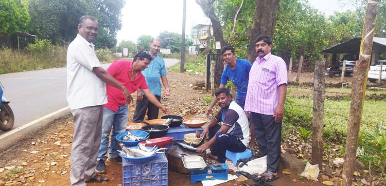 सुतारवाडी नाक्यावर मासळीची आवक वाढली