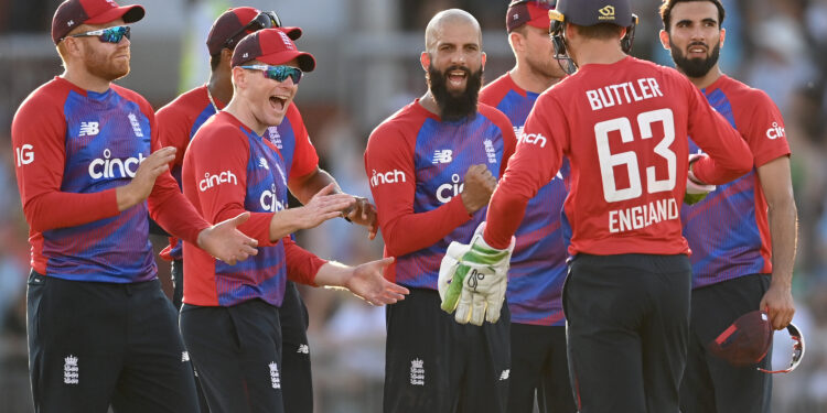 इंग्लंडची सेमी फायनलमध्ये धडक