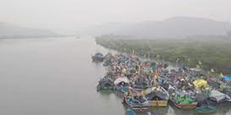 अवकाळीमुळे अवकृपेमुळे मच्छीमार हवालदील