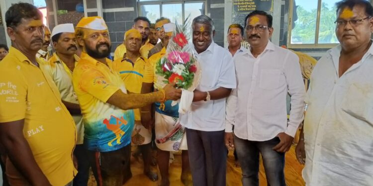 आ. जयंत पाटील यांनी घेतले खंडोबाचे दर्शन