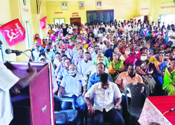 नुसत्या पाट्या लावून नारळ फोडणारे आम्ही नाही