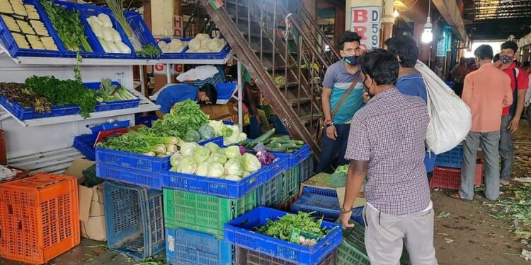 मुंबई परिसरात भाज्यांचे दर गगनाला