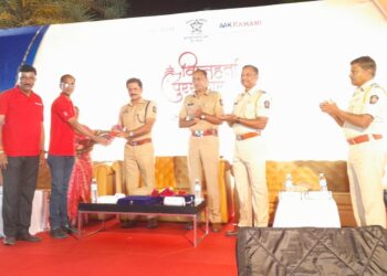 खोपोली पोलीस स्टेशनतर्फे विघ्नहर्ता पुरस्काराचे वितरण