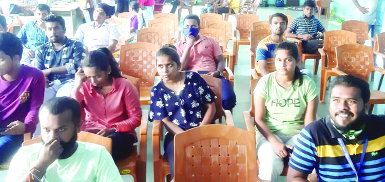 गरुड झेप स्पर्धा परीक्षा मार्गदर्शन केंद्र सुरू